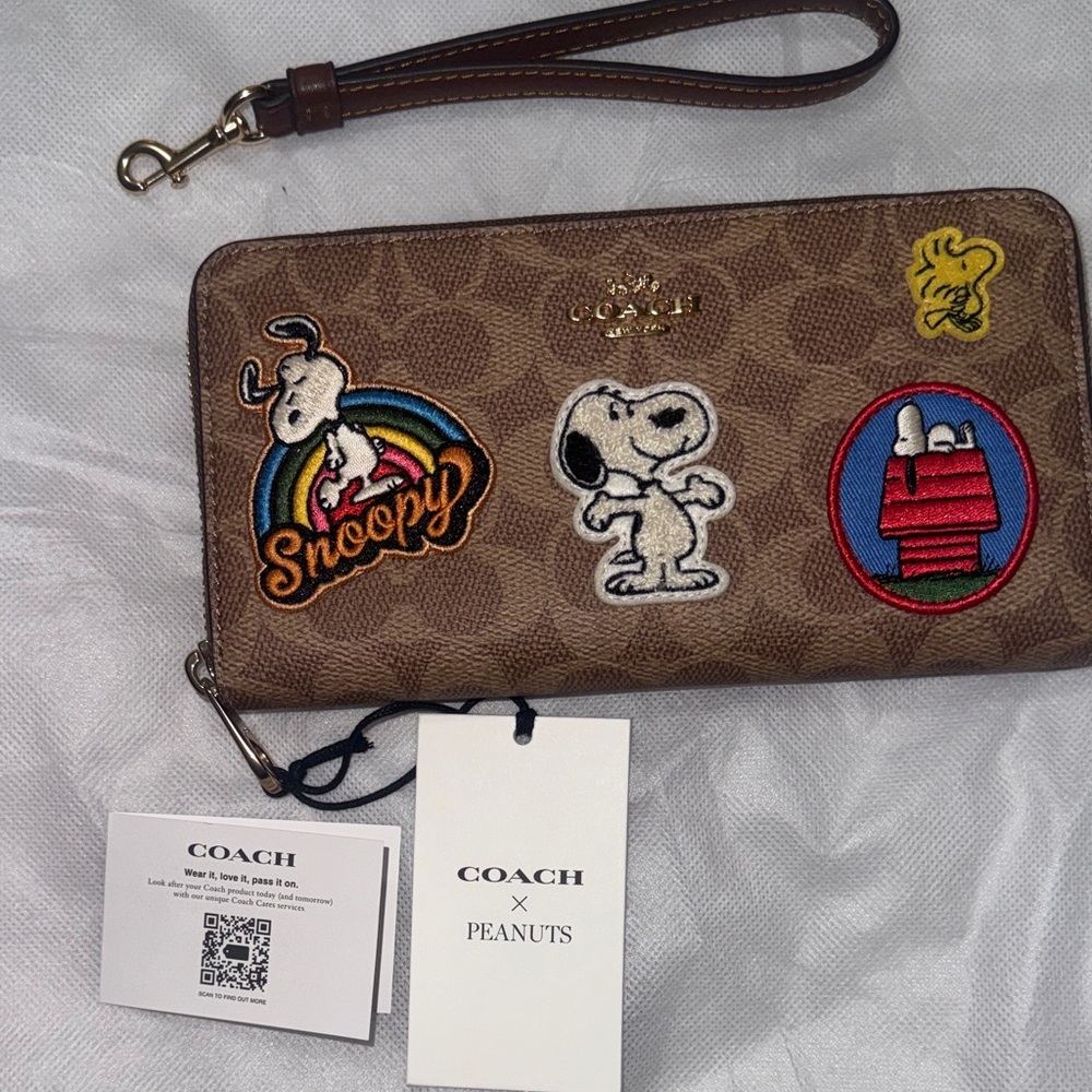 Coach X peanuts limited edition long zip wallet NWT! - Picture 6 of 6